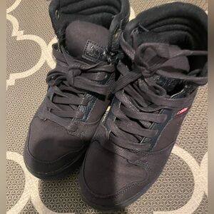 Levi’s black boots kids size 2 boys